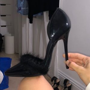 Black fluffy pumps